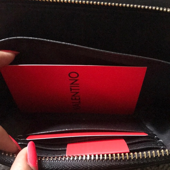 VALENTINO WOC - Picture 5 of 6